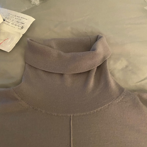 Banana Republic Women's Cowl Neck Sweater - Light Gray Merino Wool - Picture 6 of 15